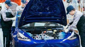 Dünyanın En Büyük Elektrikli Otomobil Fabrikası Üretimi Durdurdu!