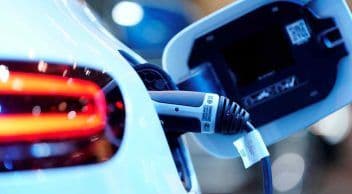 Benzin ve Motorinle Çalışan Araçların Üretimini Durdurdu