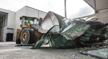 Otomobillerde Hasarlı Camları Geri Dönüştürüp Yeniden Kullanacak