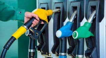 Benzin ve Motorine Büyük İndirim Geldi