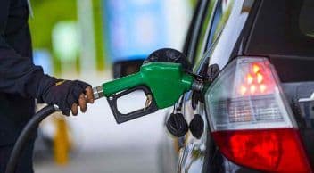 Benzine 53 Kuruş, Motorine 1 Lira 33 Kuruş Zam Geldi