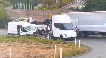 Tesla Semi Teslimatlar Başlamadan Yolda Kaldı