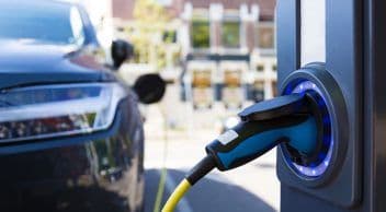 Avrupa’da Elektrikli ve E-Yakıtlı Araba Dönemi