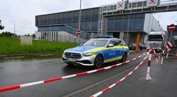Mercedes-Benz Fabrikasında Silahlı Saldırı!
